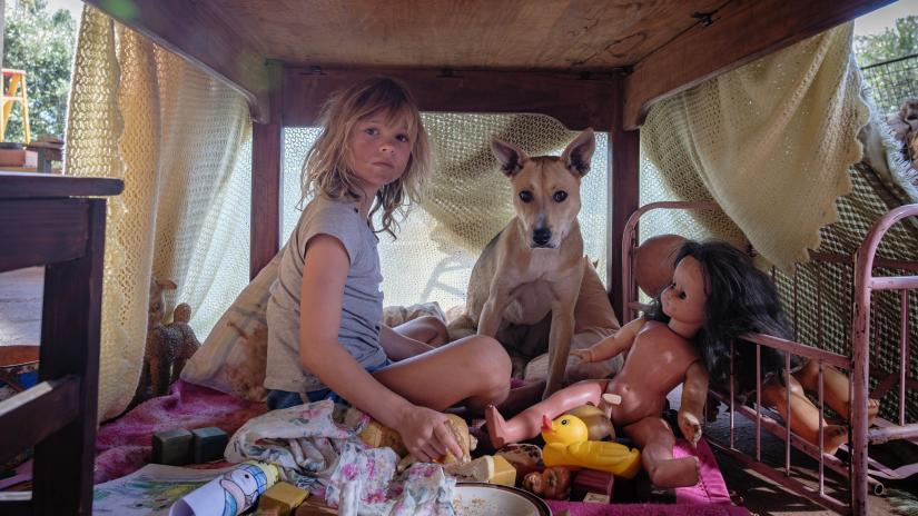 Bu Gece Köpeklere Gitmeyelim (Don't Let's Go to the Dogs Tonight) izlemek için tıklayınız.