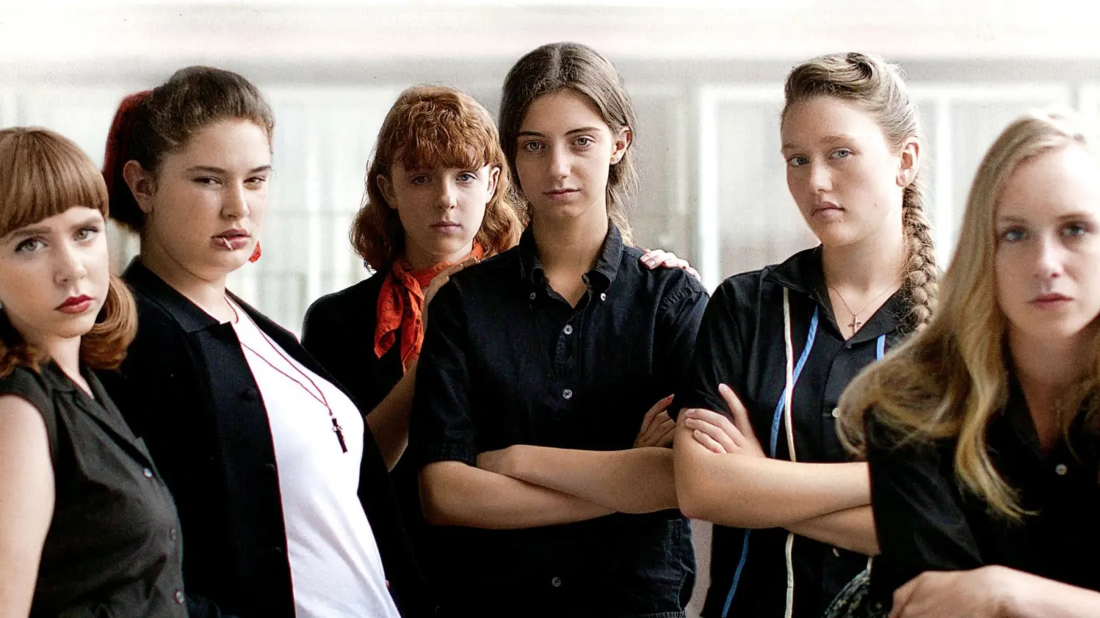 Foxfire (Foxfire) izlemek için tıklayınız.