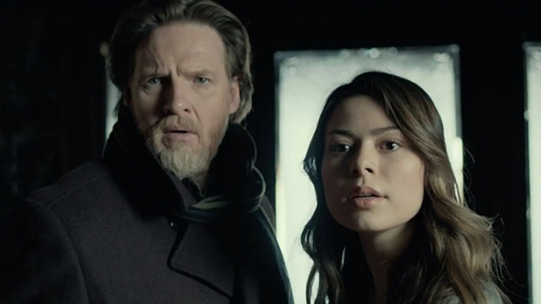 Davetsiz Misafirler (The Intruders) izlemek için tıklayınız.