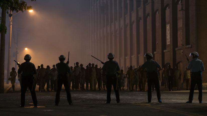 Detroit (Detroit) izlemek için tıklayınız.