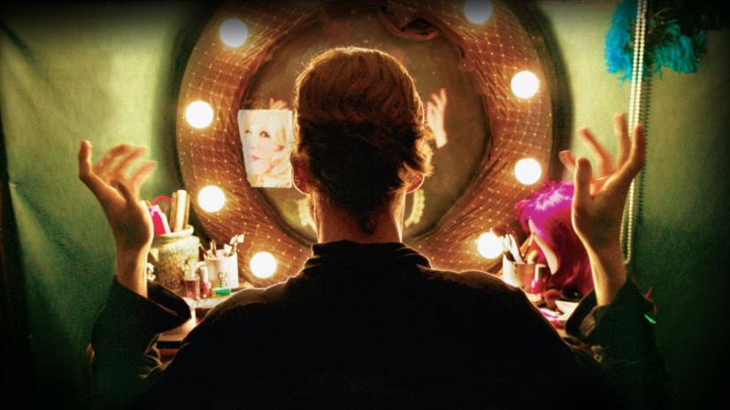 Freak Show (Freak Show) izlemek için tıklayınız.