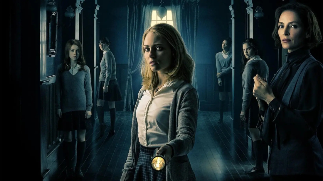 Gece Yarısı Bir Çığlık Duydum (Down a Dark Hall) izlemek için tıklayınız.