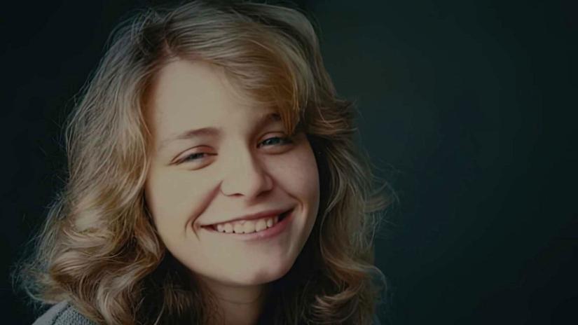 Fotoğraftaki Kız (Girl in the Picture) izlemek için tıklayınız.