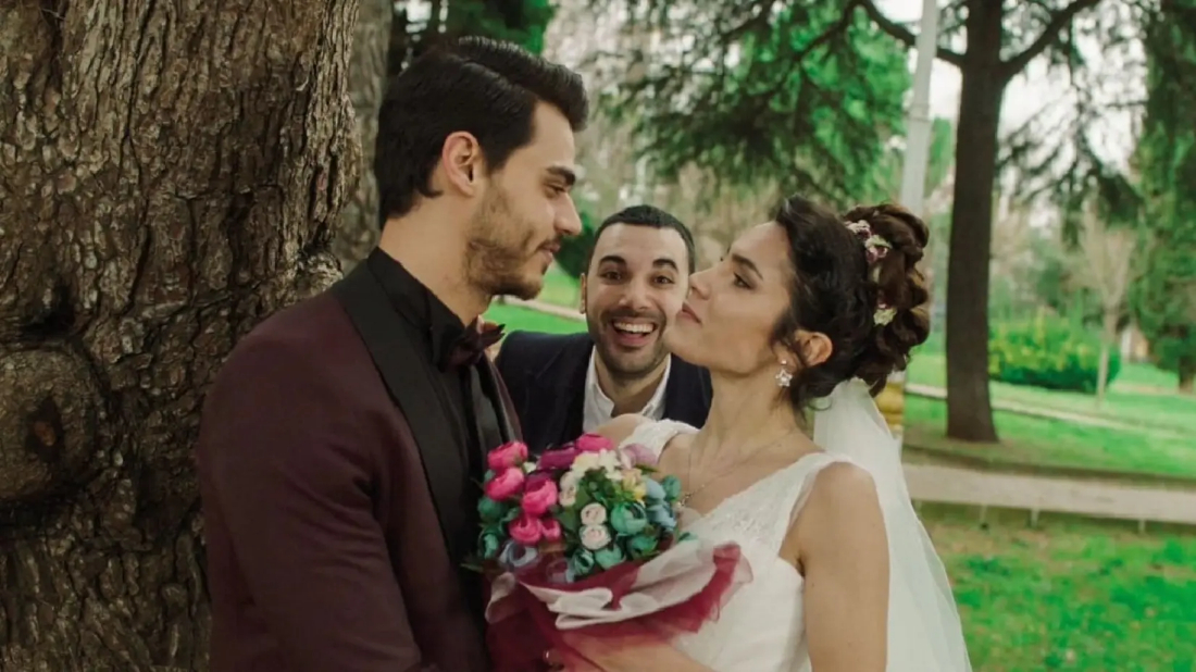 Kim Daha Mutlu? (Kim Daha Mutlu?) izlemek için tıklayınız.