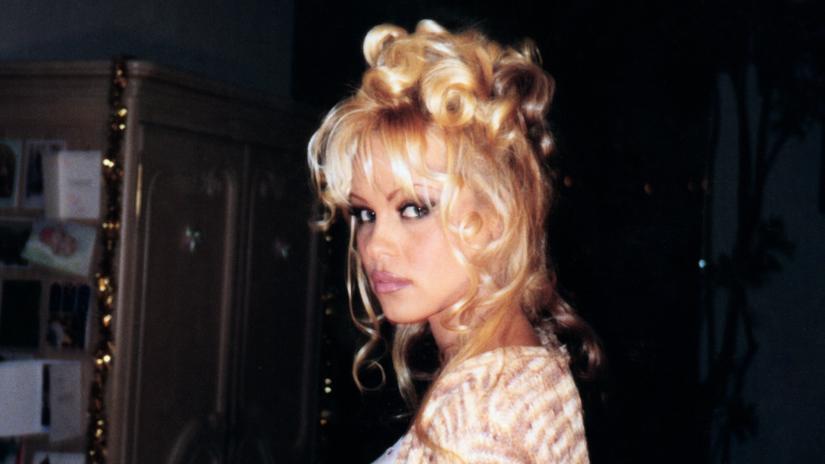 Pamela Anderson: Bir Aşk Hikâyesi (Pamela, a Love Story) izlemek için tıklayınız.