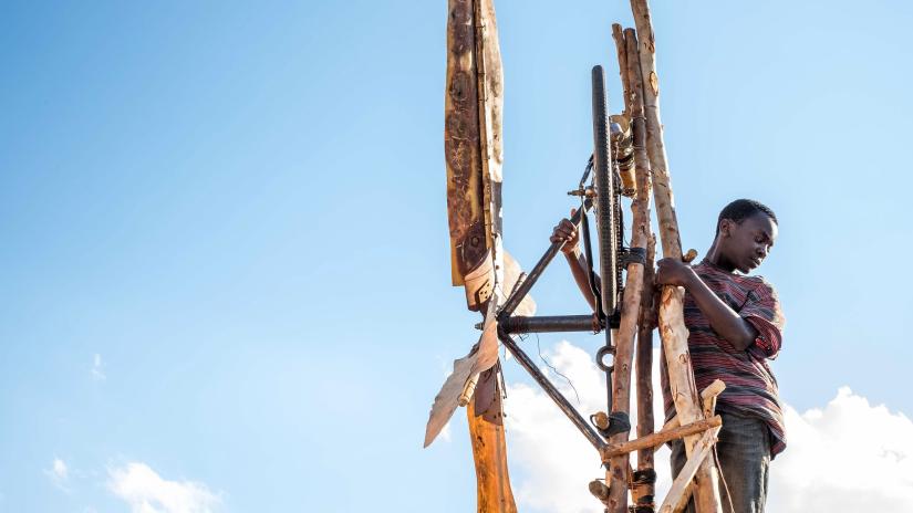 Rüzgârı Dizginleyen Çocuk (The Boy Who Harnessed the Wind) izlemek için tıklayınız.
