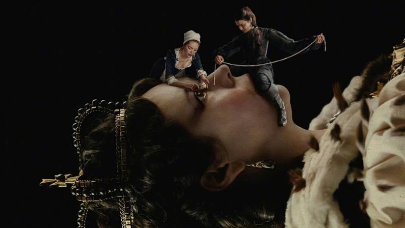 Sarayın Gözdesi (The Favourite) izlemek için tıklayınız.