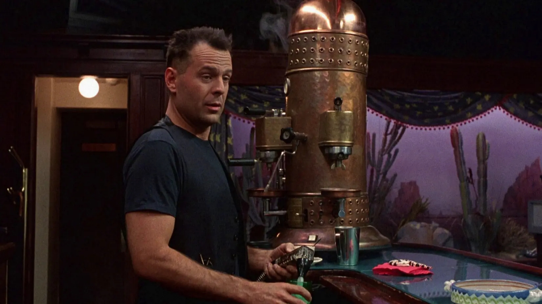 Sevimli Hırsız (Hudson Hawk) izlemek için tıklayınız.