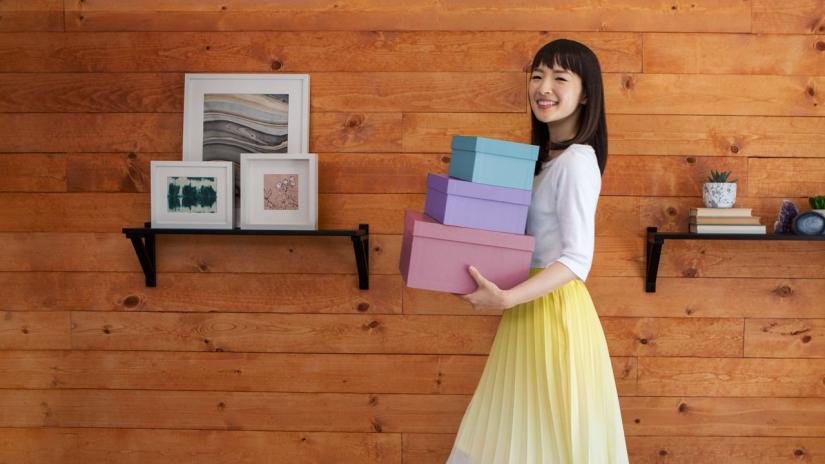 Tidying Up with Marie Kondo (Tidying Up with Marie Kondo) izlemek için tıklayınız.