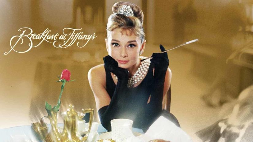 Çılgınlar Kraliçesi (Breakfast at Tiffany's) izlemek için tıklayınız.